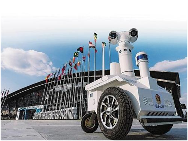 开始研发具备5g ai能力的智能安防机器人——byai机器人"北邮一号"